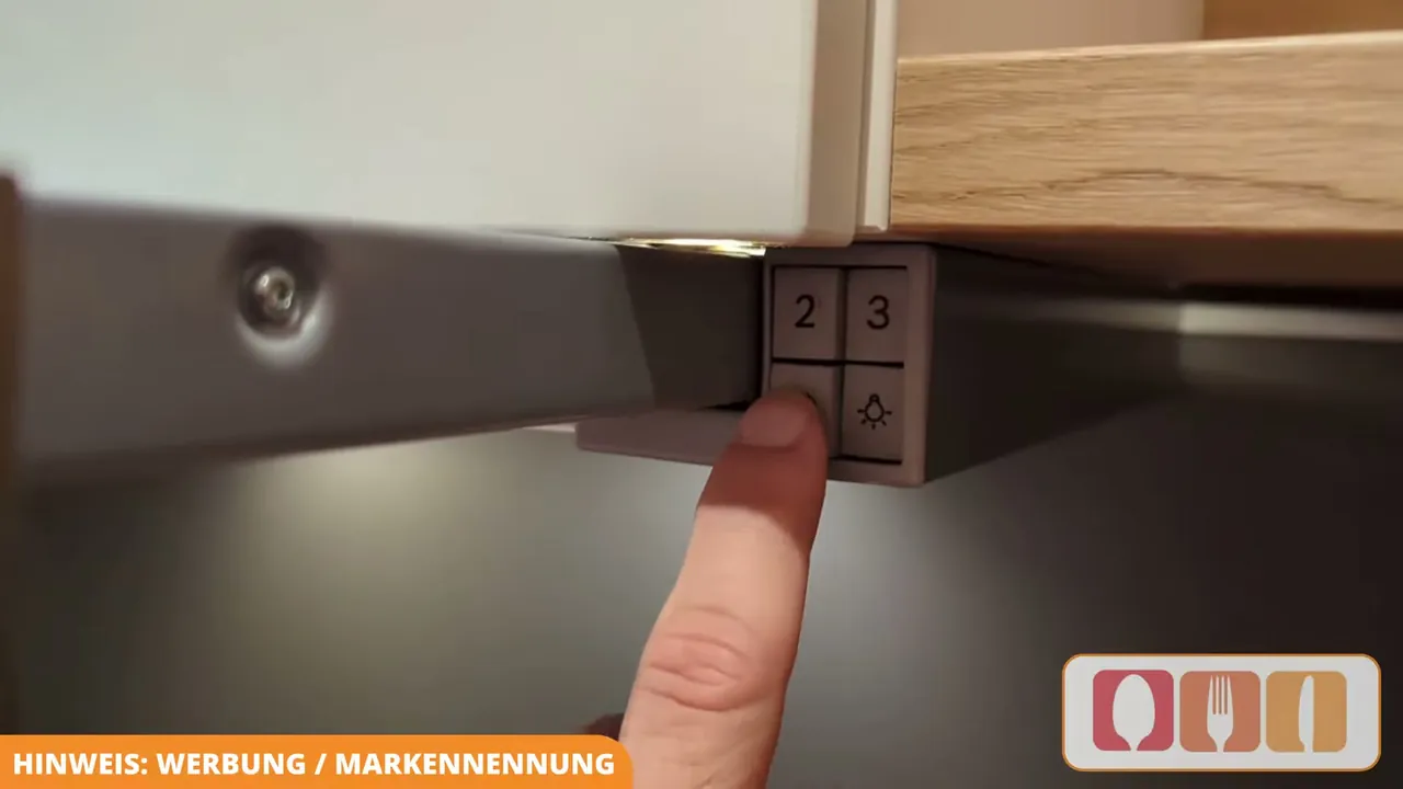 Meiner Meinung nach lassen sich die drei Gebläsestufen über die seitlichen Tasten absolut intuitiv und unkompliziert bedienen.