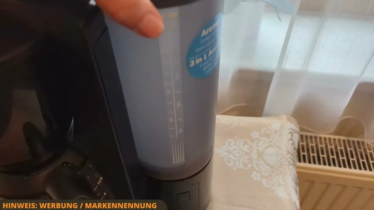 Den abnehmbaren Wassertank finde ich im Alltag extrem praktisch, da man ihn direkt am Hahn befüllen kann.