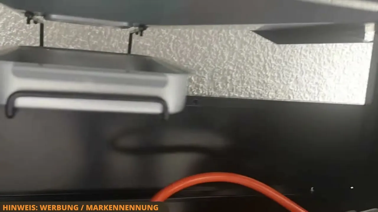 Mir gefällt die Fettauffangschale sehr gut, da sie sich zur schnellen Reinigung unkompliziert herausnehmen lässt.