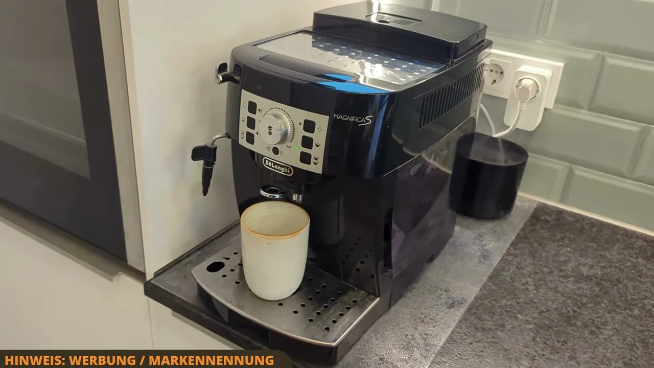 Ich finde den von vorne entnehmbaren Wassertank im Handling deutlich bequemer als Modelle mit rückseitigem Zugriff.