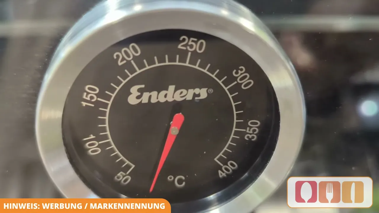 Das integrierte Deckelthermometer ermöglicht die genaue Kontrolle der Garraumtemperatur bis 400 °C.