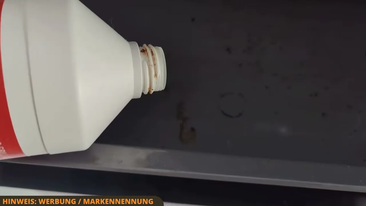 Meiner Meinung nach lässt sich der Reiniger dank der handlichen Öffnung super gezielt auf eingebrannte Flecken geben.