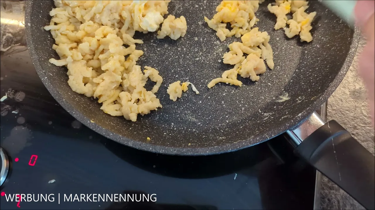In meinem Test sind Spätzle und Ei selbst ganz ohne Öl absolut nicht angebacken – die 3-fache Antihaftbeschichtung überzeugt mich voll.
