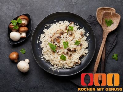 Risotto Zutaten fuer Variationen mit Champignons Pilze oder Gemüse